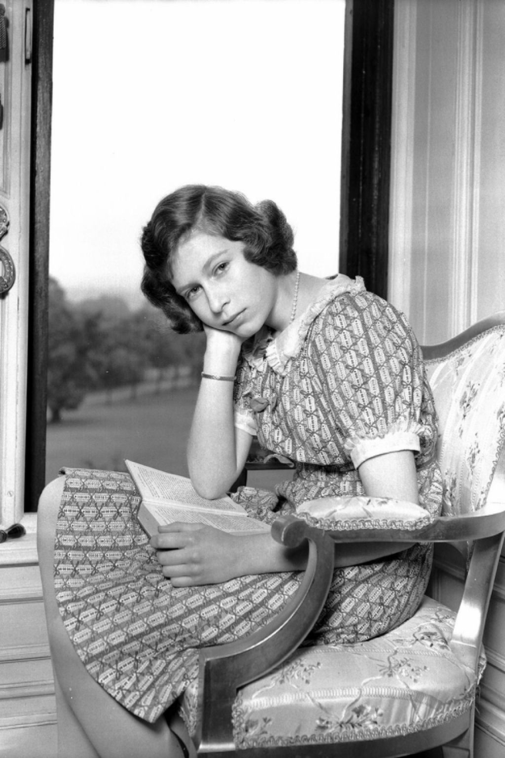 Fotos fascinantes de uma jovem rainha Elizabeth II entre 1930-1950 16