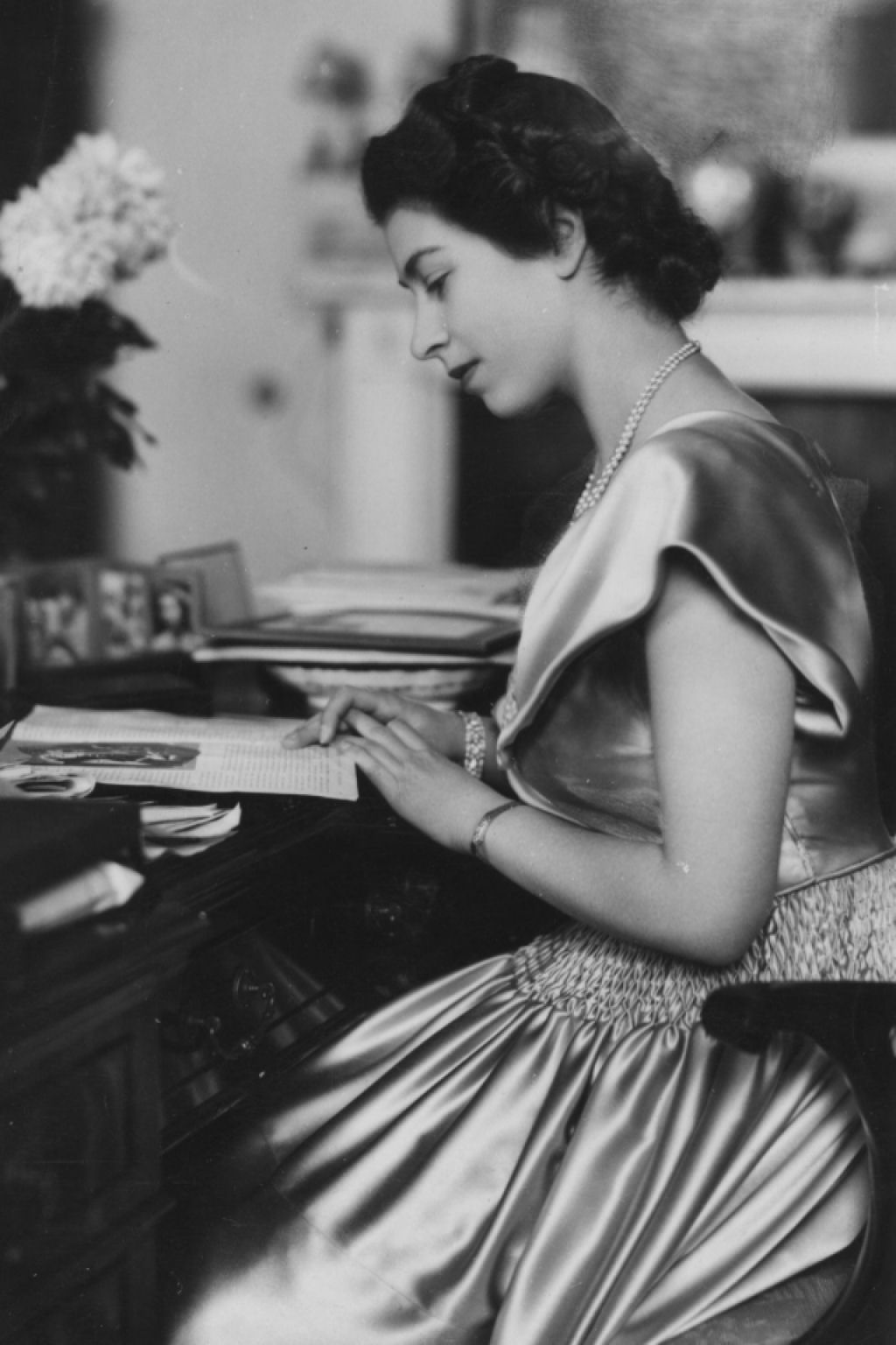 Fotos fascinantes de uma jovem rainha Elizabeth II entre 1930-1950 20