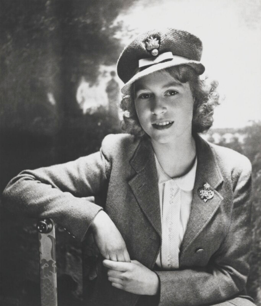 Fotos fascinantes de uma jovem rainha Elizabeth II entre 1930-1950 23