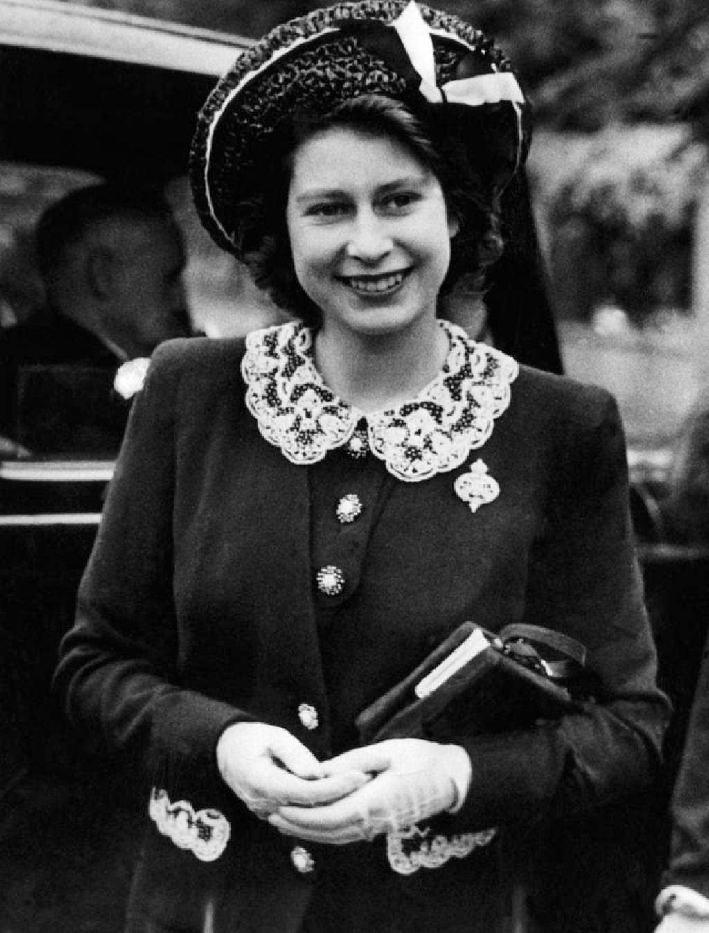 Fotos fascinantes de uma jovem rainha Elizabeth II entre 1930-1950 25