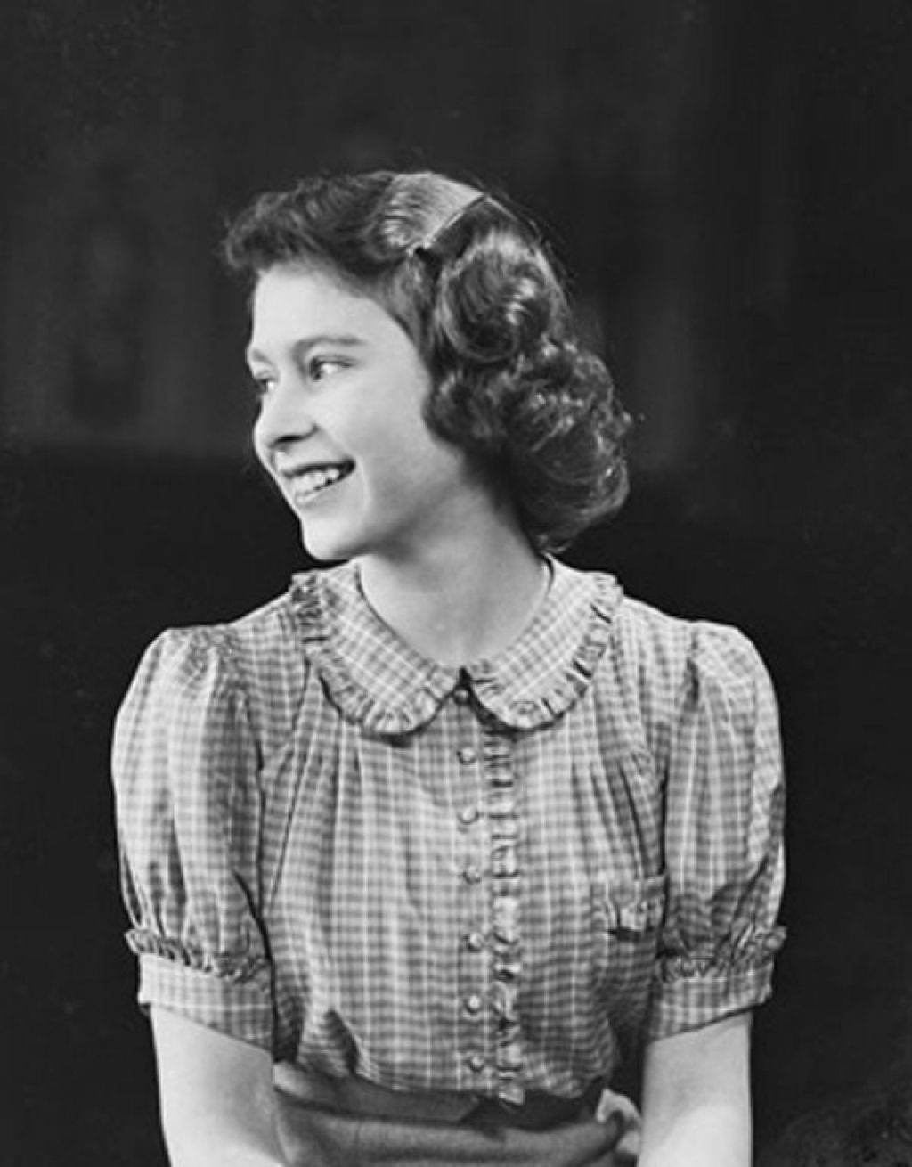 Fotos fascinantes de uma jovem rainha Elizabeth II entre 1930-1950 26