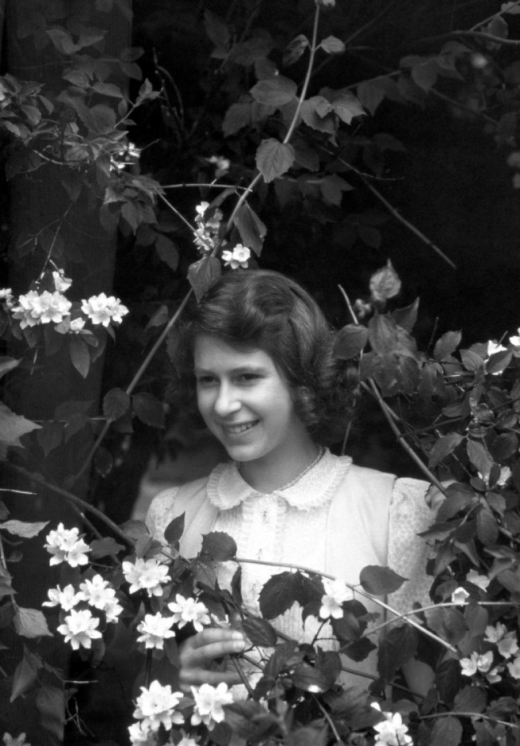 Fotos fascinantes de uma jovem rainha Elizabeth II entre 1930-1950 29