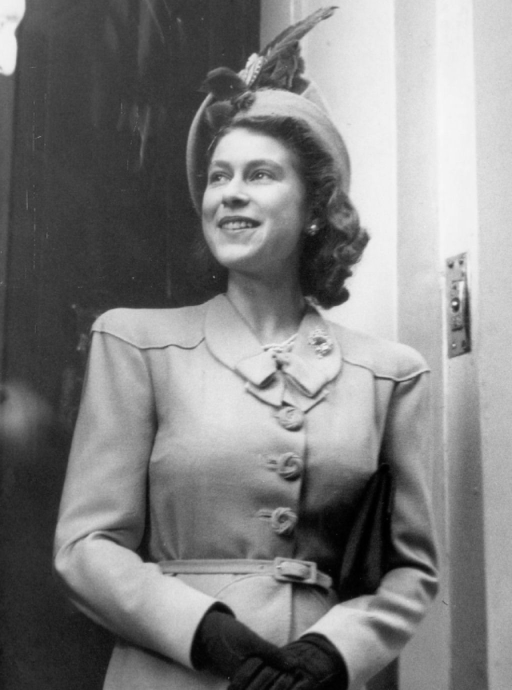 Fotos fascinantes de uma jovem rainha Elizabeth II entre 1930-1950 33