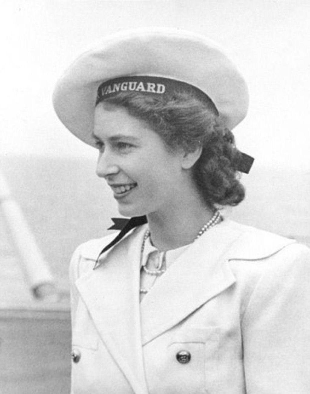 Fotos fascinantes de uma jovem rainha Elizabeth II entre 1930-1950 35