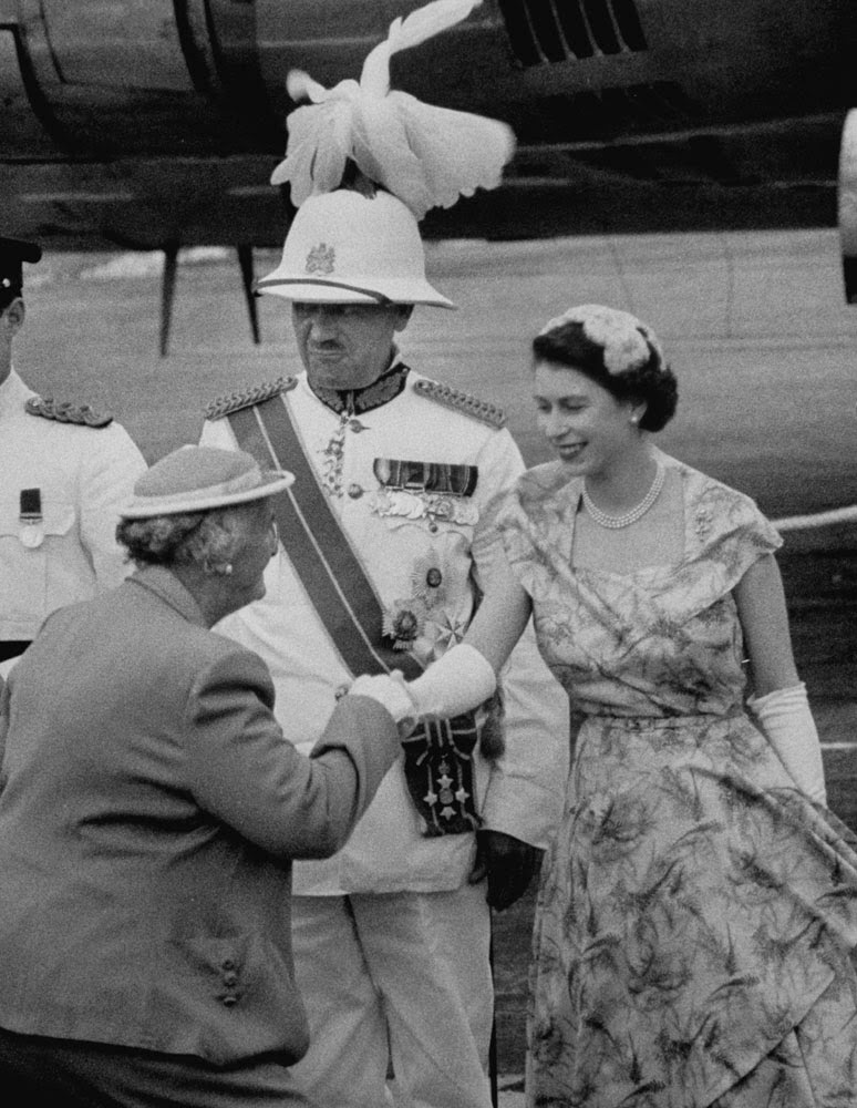 Fotos fascinantes de uma jovem rainha Elizabeth II entre 1930-1950 38