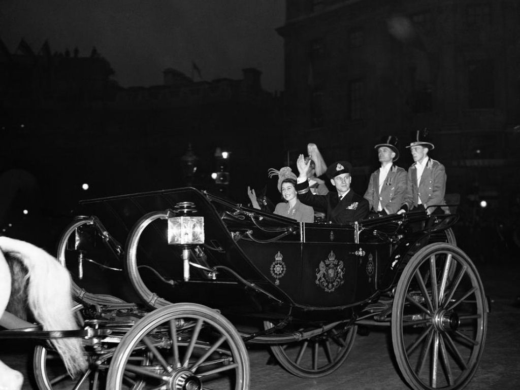 Fotos fascinantes de uma jovem rainha Elizabeth II entre 1930-1950 43
