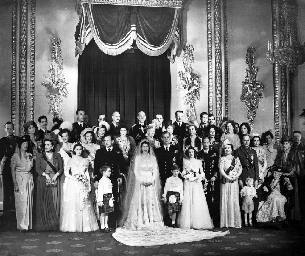 Fotos fascinantes de uma jovem rainha Elizabeth II entre 1930-1950 45