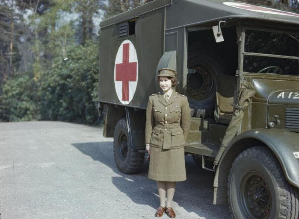 Quando a rainha Elizabeth foi mecânica e motorista de caminhões, na Segunda Guerra