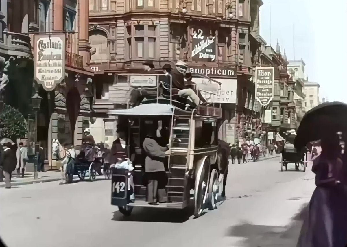 Um passeio a cores e 4K pela rua mais movimentada de Berlim faz mais de 120 anos