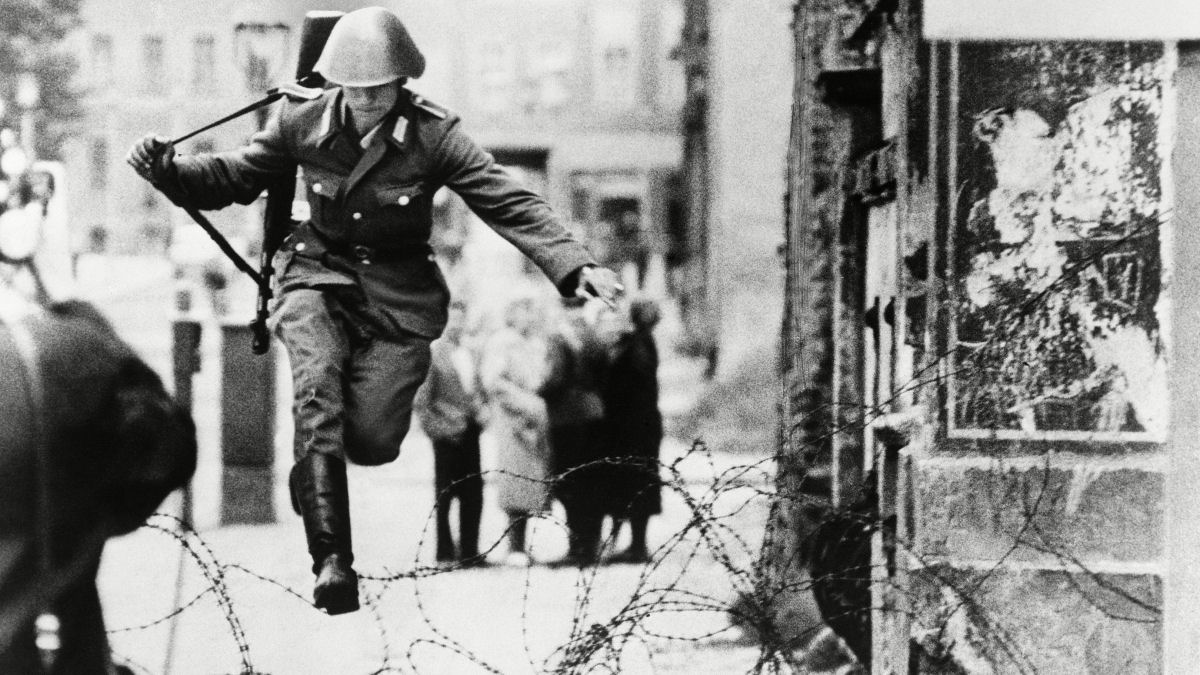 O trágico destino do primeiro alemão que saltou o Muro de Berlim em procura da liberdade