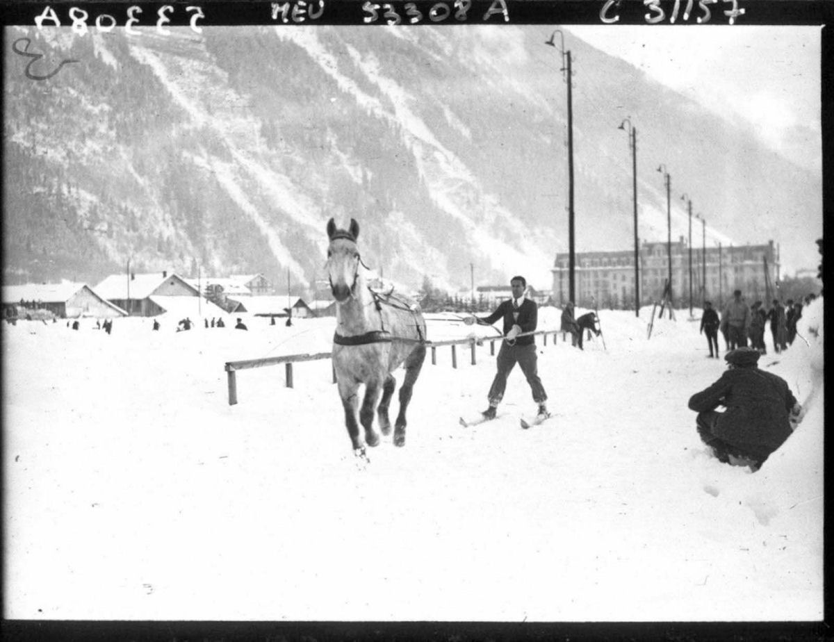 Fotos históricas mostram noruegueses esquiando à reboque de cavalos nos anos 1900 05