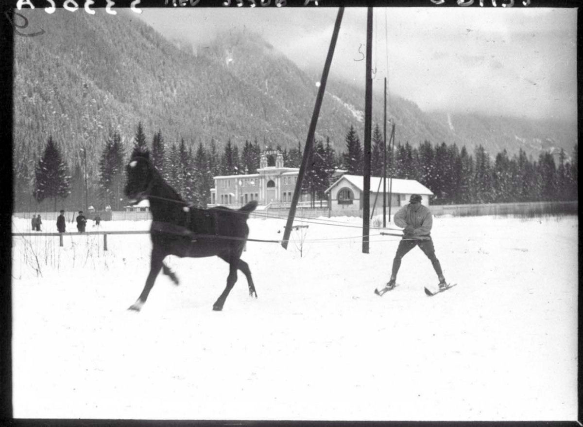 Fotos históricas mostram noruegueses esquiando à reboque de cavalos nos anos 1900 06