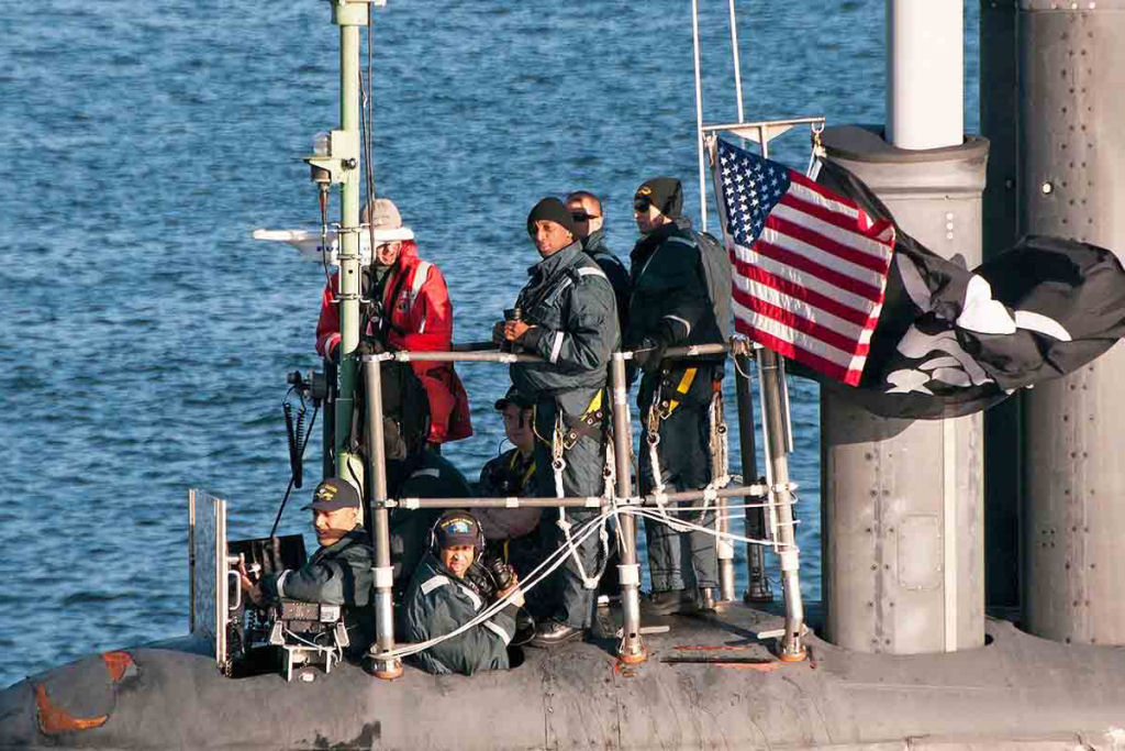 Por que alguns submarinos voltam ao porto com bandeiras piratas hasteadas?