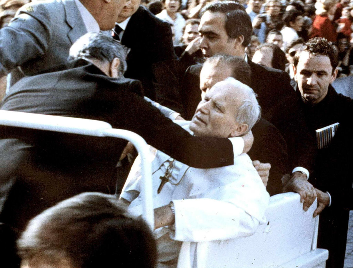 O dia em que o Papa João Paulo II foi baleado na Praça de São Pedro