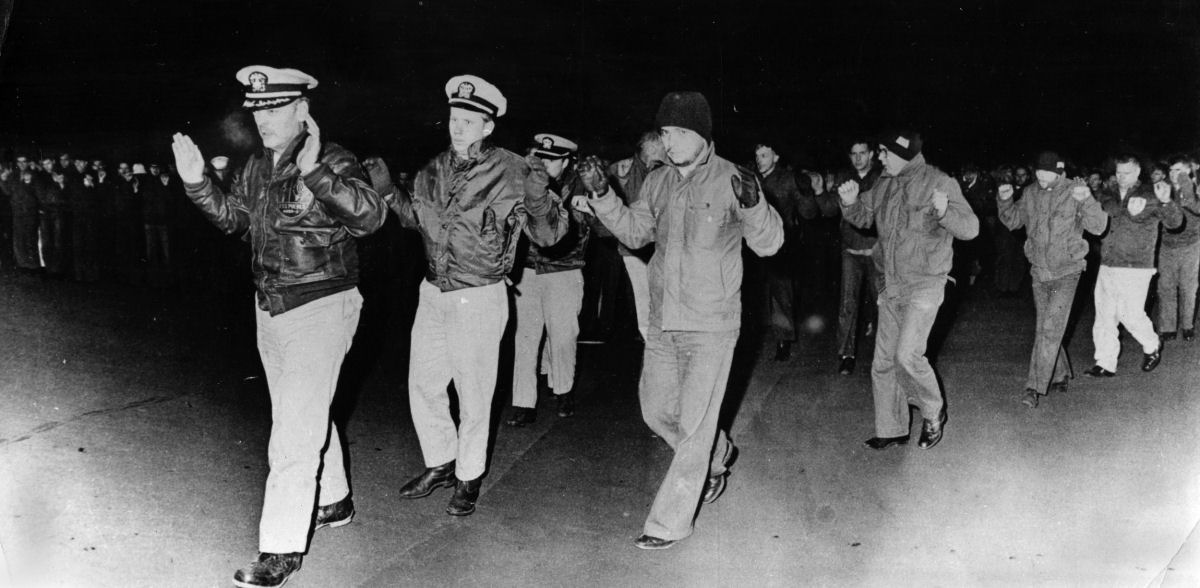A história de como um grupo de reféns americanos debochou sistematicamente da Coréia do Norte nos anos 60