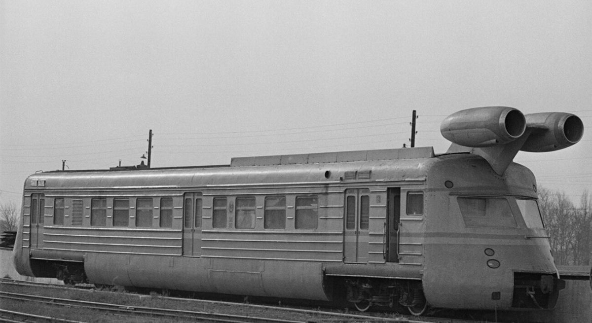 Como os soviéticos projetaram um trem com um motor a jato no topo
