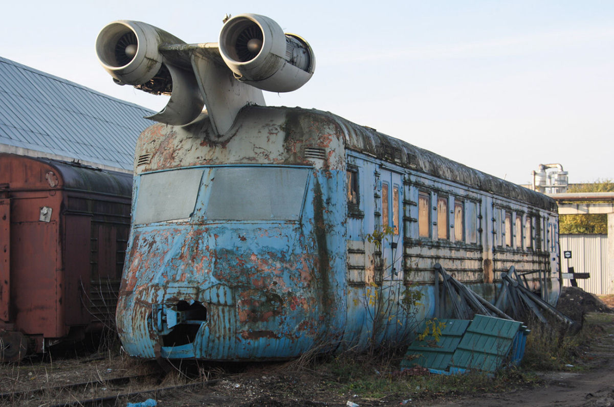 Como os soviéticos projetaram um trem com um motor a jato no topo