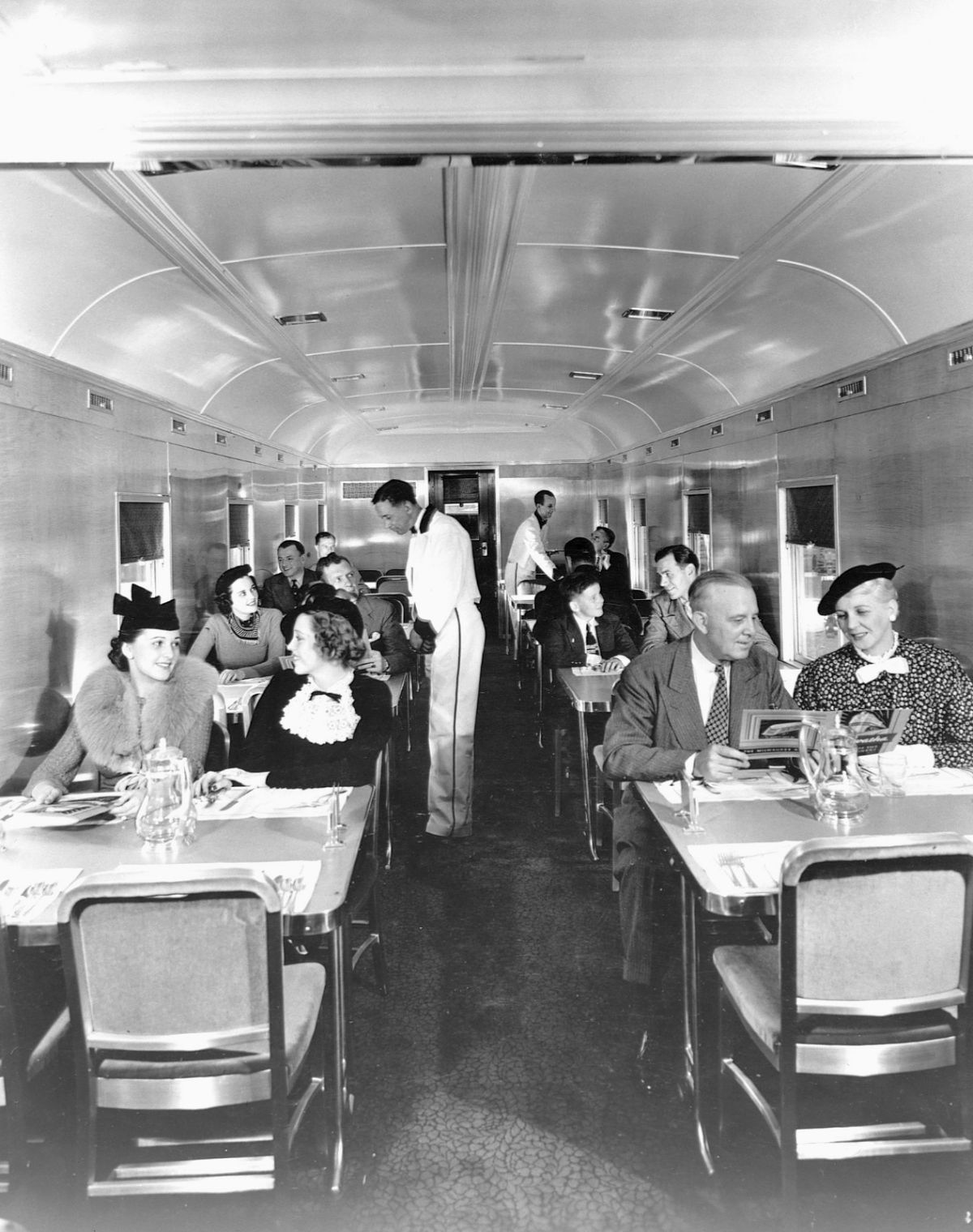 Fotos antigas mostram como eram glamorosas as viagens de trem entre 1900-1940 16