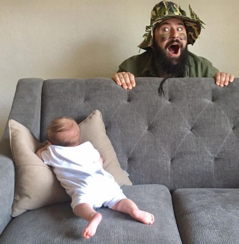 Você vai morrer de rir com as fotos que este pai tira com sua filha de 9 meses 09