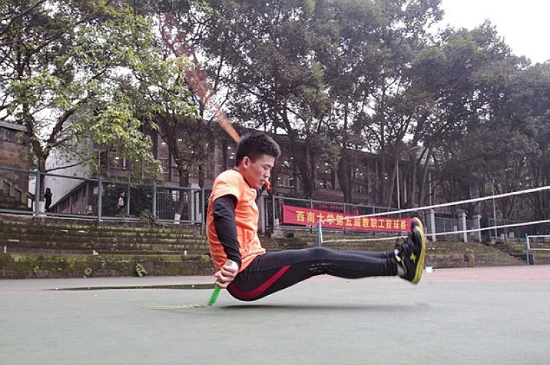Atleta chins quer bater recorde na pulao de corda com o bumbum