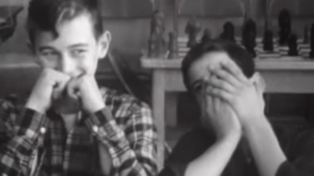 O episódio de câmera oculta de 1965 com professores bonitões é bem engraçado