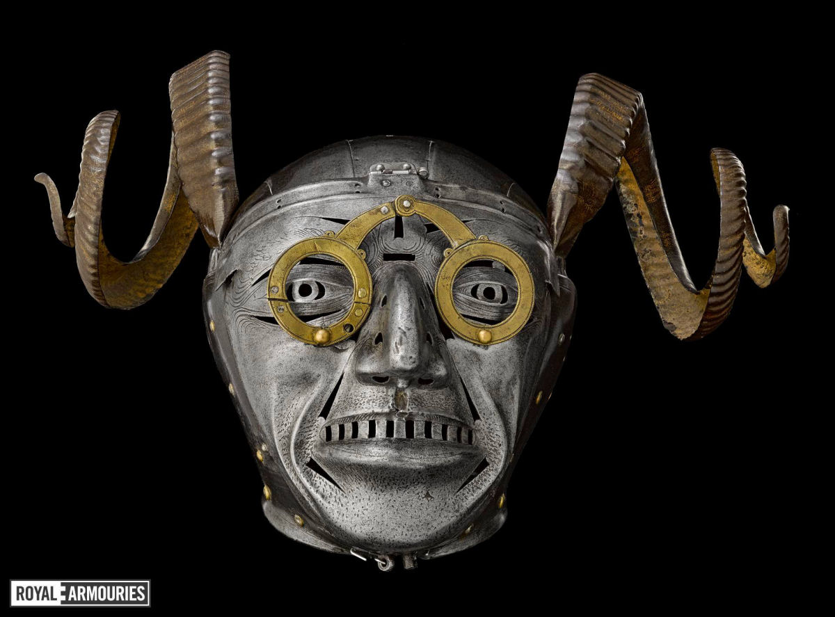 O estranho capacete com chifres do rei Henrique VIII