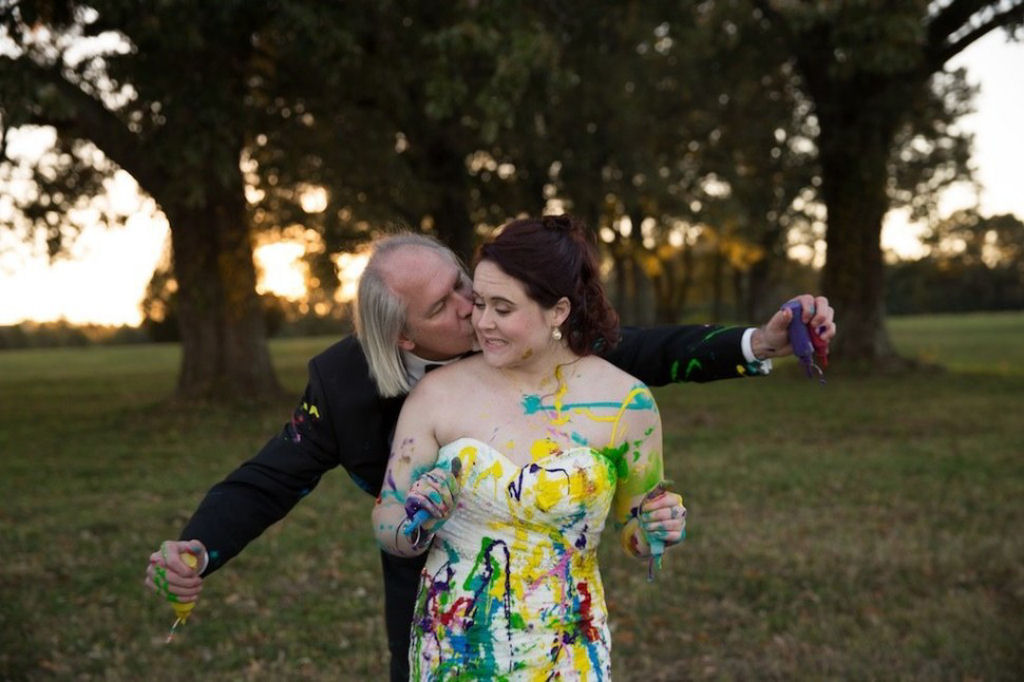 Esta noiva destruiu seu vestido de casamento depois de ser abandonada no altar por seu noivo 12
