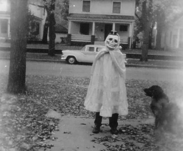 Estas antigas fantasias de Halloween feitas em casa so capazes de assustar qualquer um 61