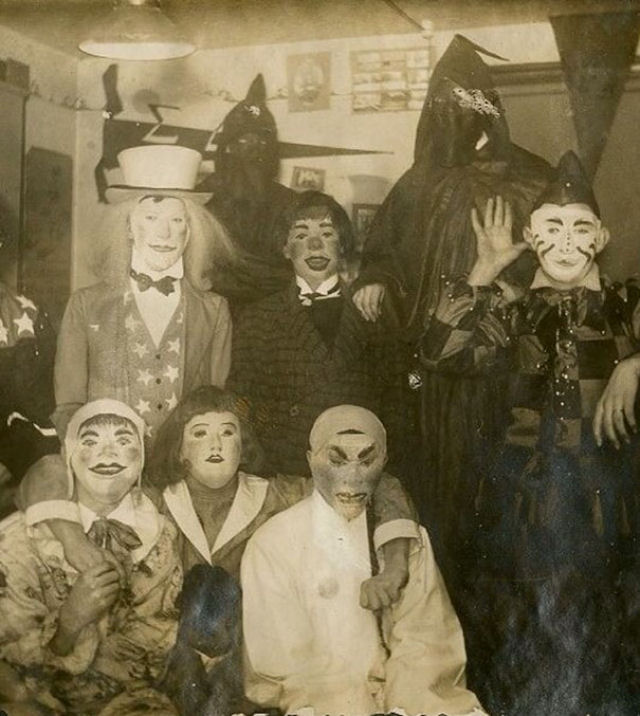 Estas antigas fantasias de Halloween feitas em casa so capazes de assustar qualquer um 66