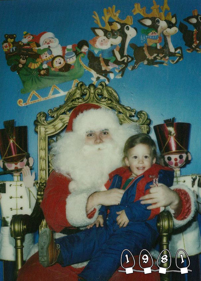 Dois irmos fizeram fotografias no colo do Papai Noel durante os ltimos 34 anos 02