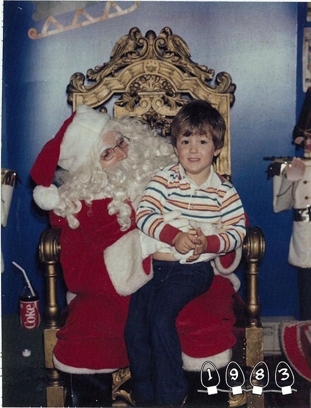 Dois irmos fizeram fotografias no colo do Papai Noel durante os ltimos 34 anos 04
