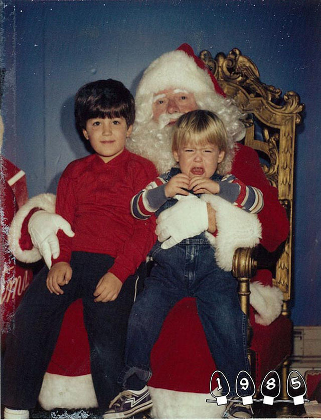 Dois irmos fizeram fotografias no colo do Papai Noel durante os ltimos 34 anos 06