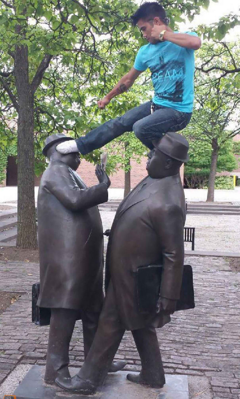 Estas pessoas provaram que posar com estátuas pode realmente ser divertido 28