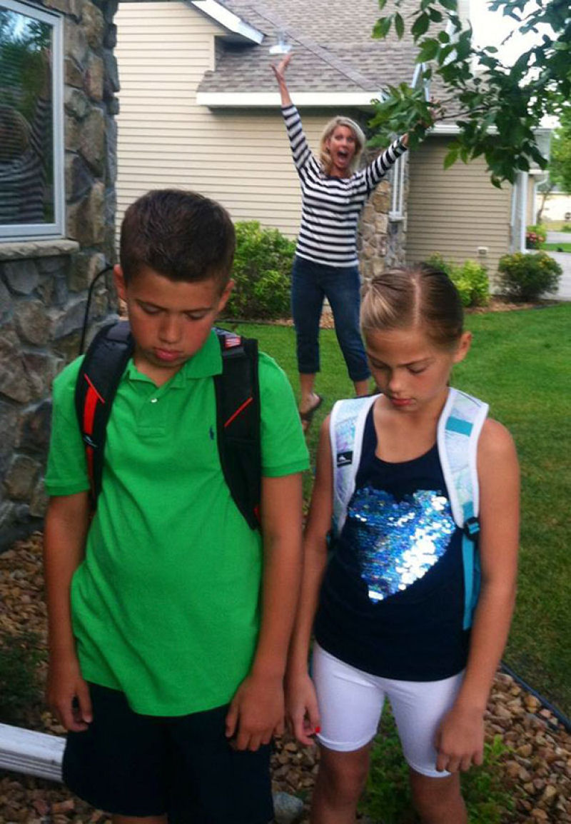 Pais publicam fotos do terrvel momento em que seus filhos devem voltar  escola 15