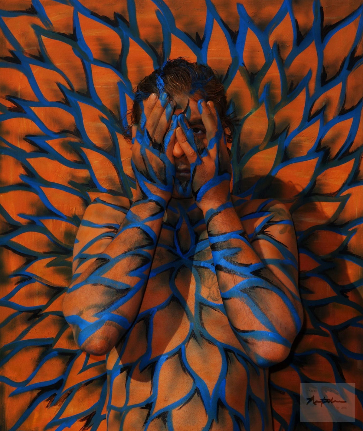 Artista transforma corpos humanos em incompreensíveis ilusões de óptica 07