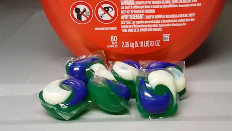 O último meme estúpido entre adolescentes: comer cápsulas de detergente líquido
