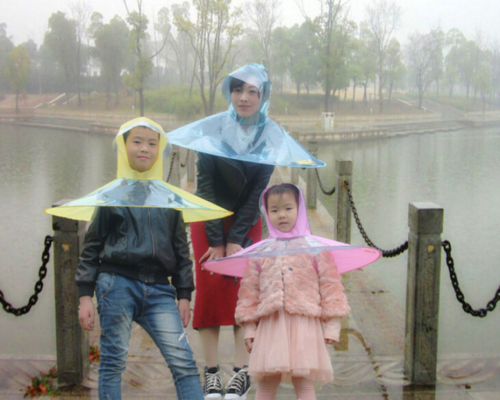 Esta capa-guarda-chuva chinesa é a mais recente inovação para se manter enxuto 02