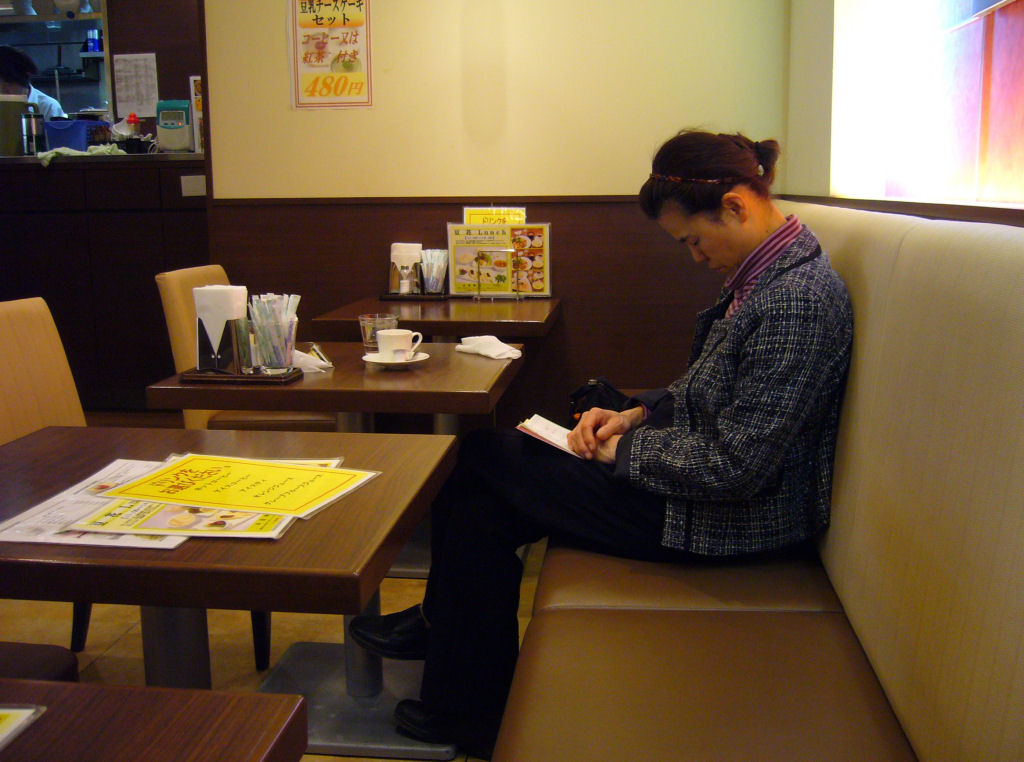 Inemuri, a arte japonesa de dormir no trabalho ou em qualquer lugar 13