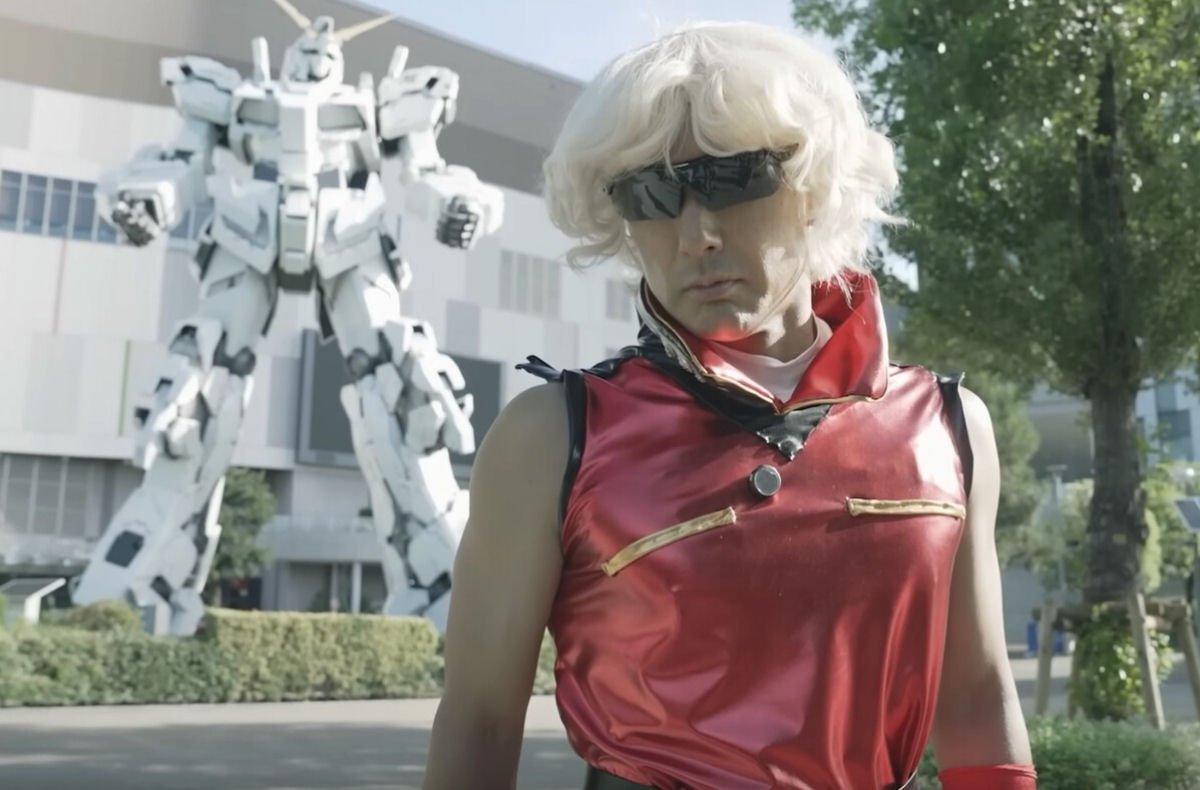Político japonês tentou hackear a eleição se vestindo de vilã de Gundam