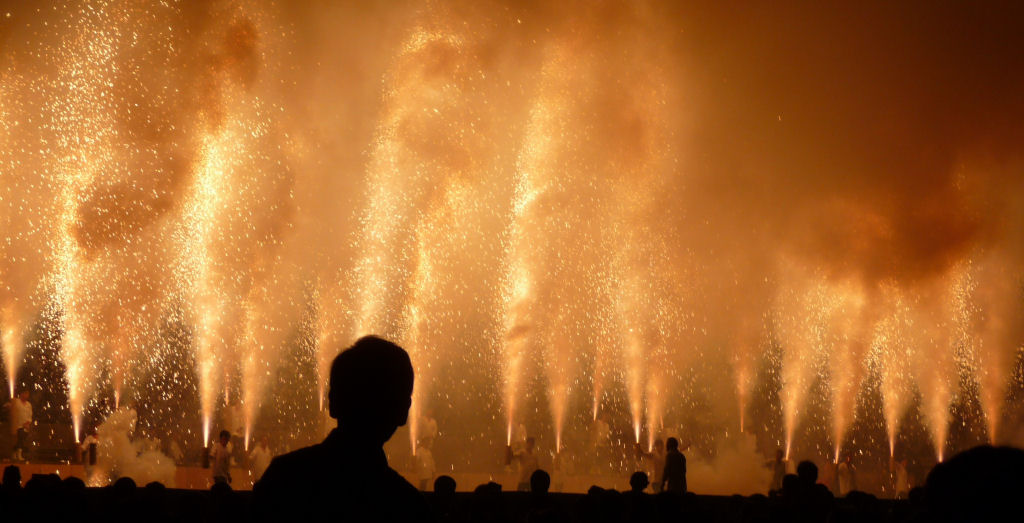 Tezutsu Hanabi, um festival com canhes de mo de fogos de artifcio