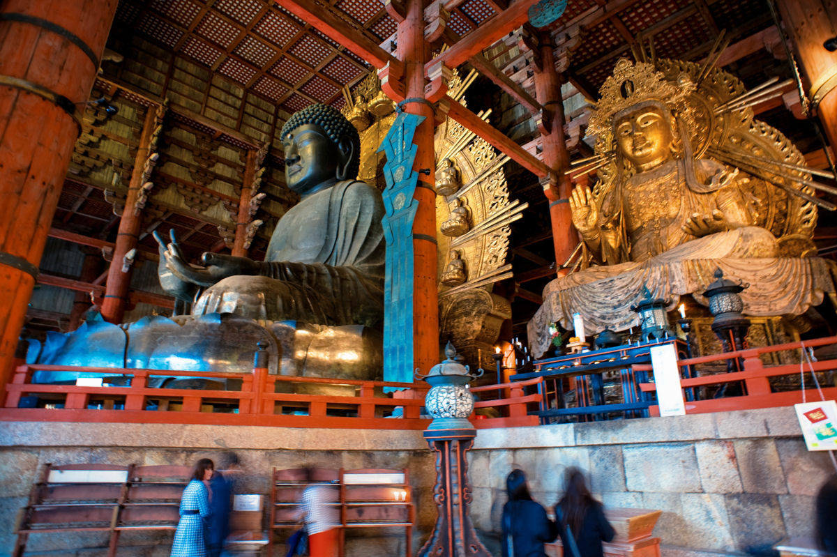 O maior edifcio de madeira do mundo abriga uma esttua de Buda de 16 metros de altura