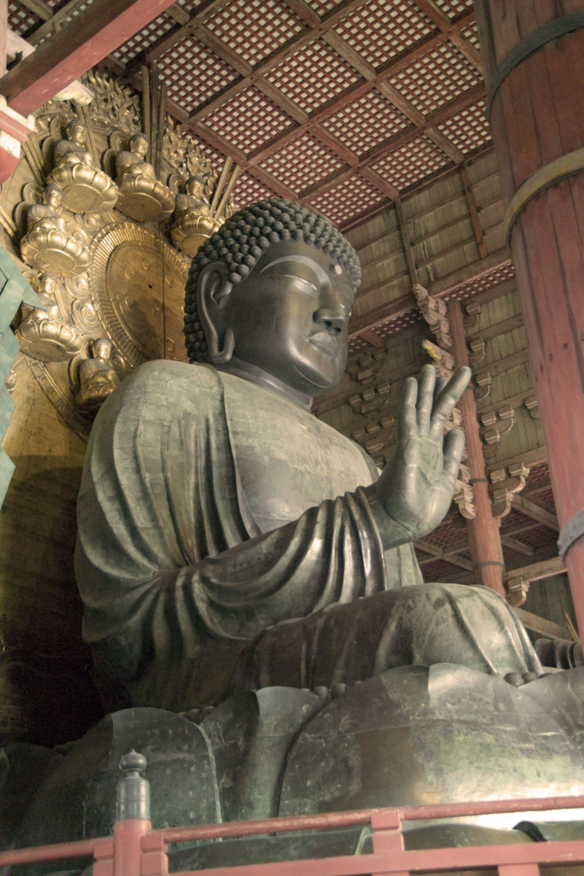 O maior edifcio de madeira do mundo abriga uma esttua de Buda de 16 metros de altura