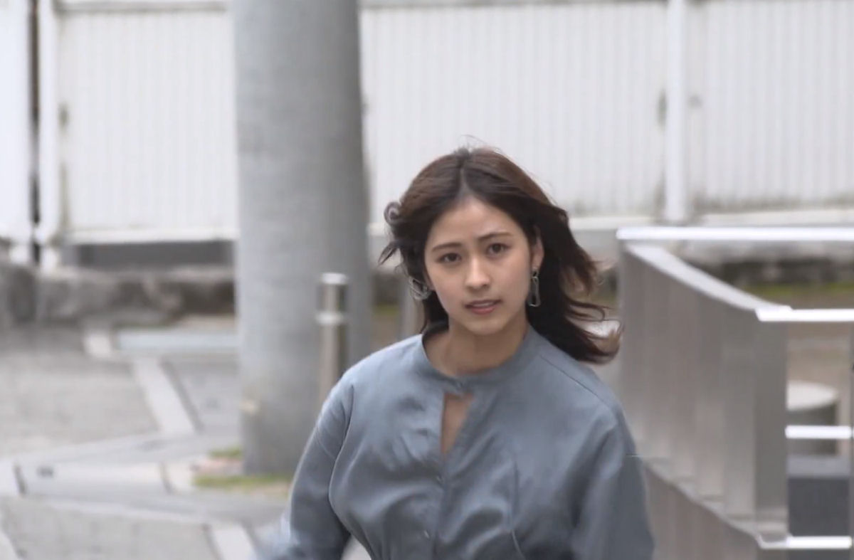 Programa de TV japonês sobre mulheres ofegantes correndo colina acima, apresenta seus primeiros artistas masculinos