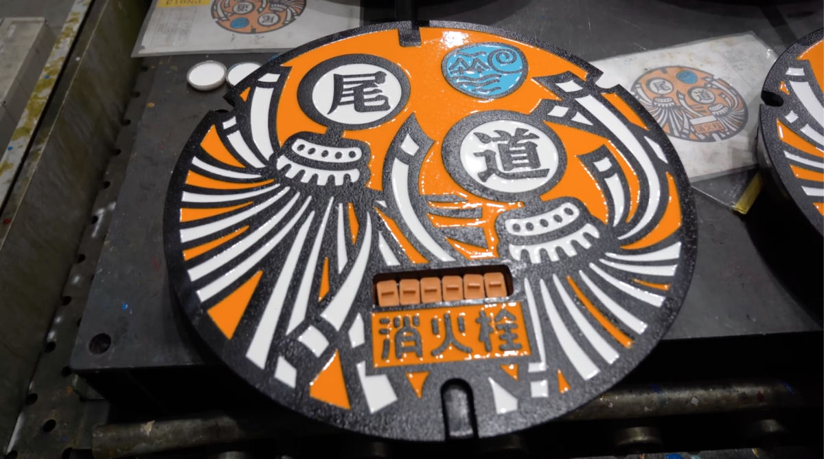 Documentrio detalha o processo de fabricao de tampas de bueiro artsticas no Japo