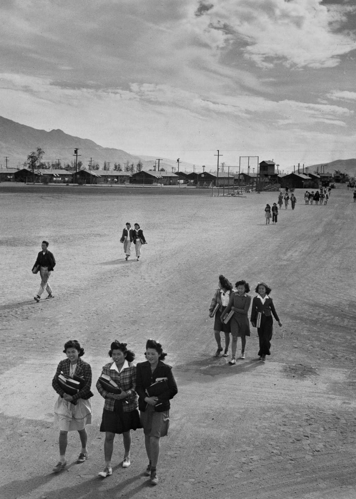 Como era a vida no campo de concentração americano para japoneses de Manzanar 32
