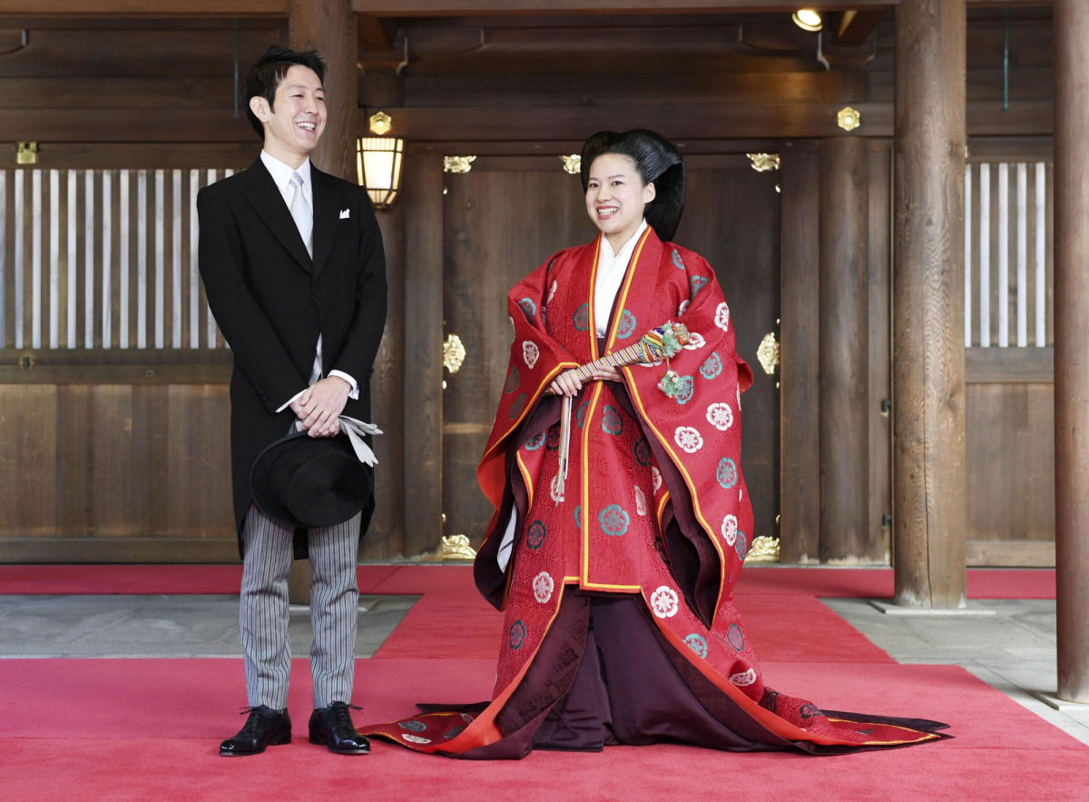 A princesa Ayako do Japo renuncia a nobreza ao se casar com um plebeu