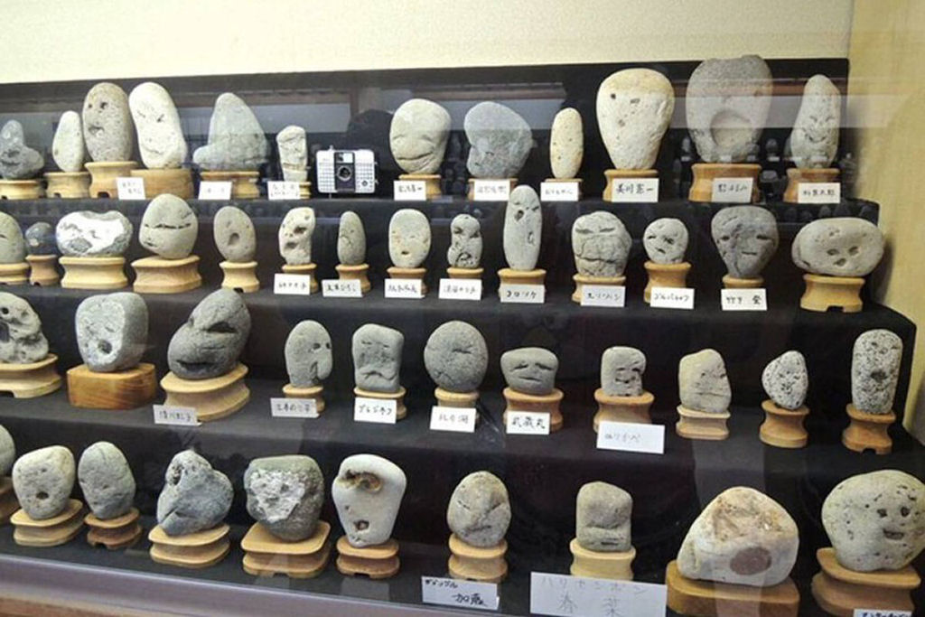 O museu japonês com mais de 900 rochas que se assemelham a rostos humanos