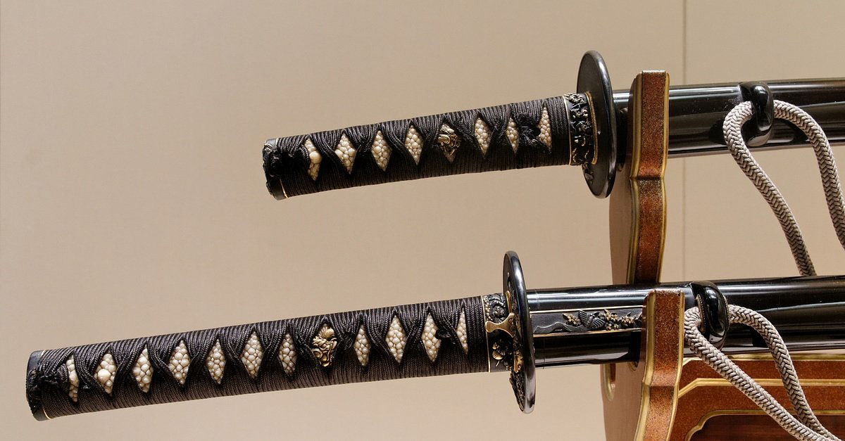 Um olhar hipnótico sobre como as espadas de samurai japonesas são feitas