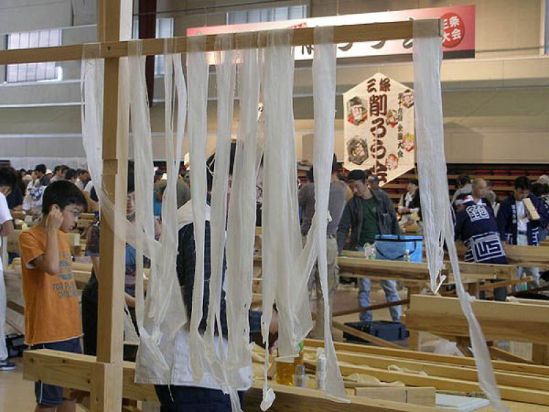 Competio de aplainamento de madeira no Japo