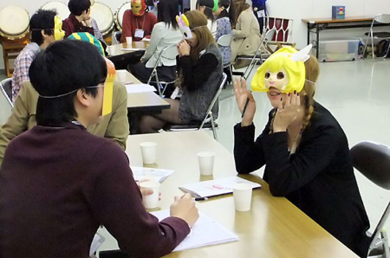 Geeks japoneses participam de encontro de casais mascarados 01